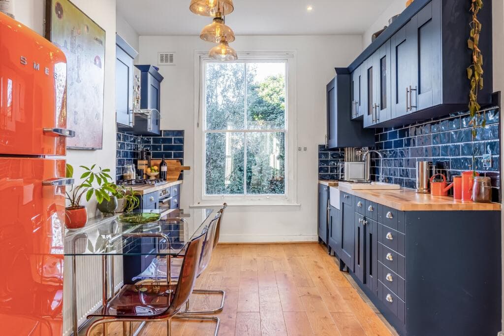 2 bedroom maisonette for sale in Berriman Road, Islington, London, N7