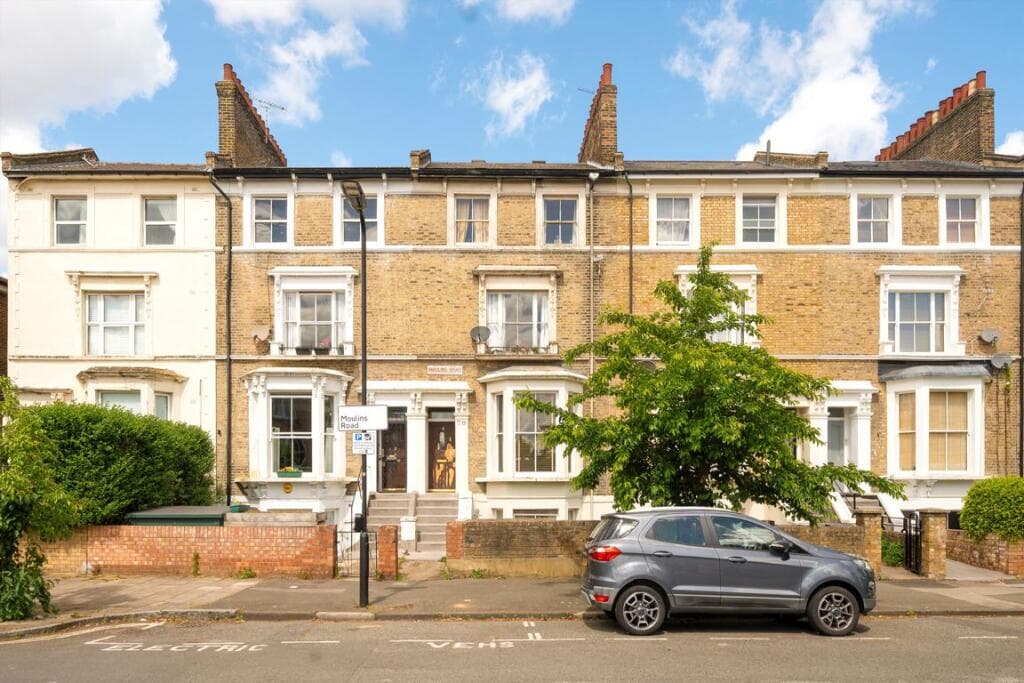 3 bedroom flat for sale in Moulins Road, Homerton, E9