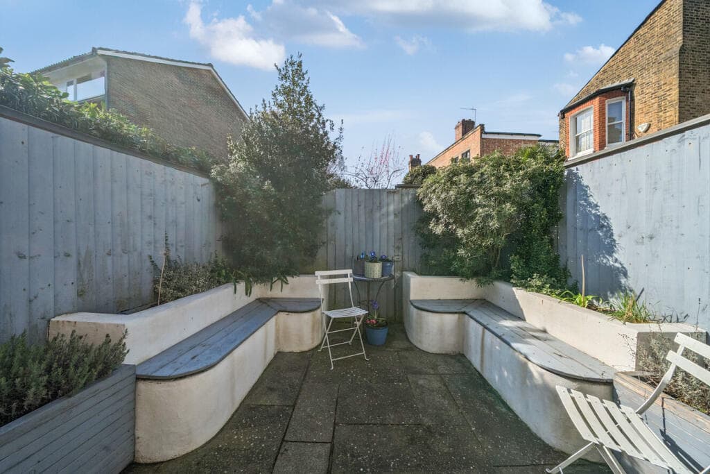 2 bedroom maisonette for sale in Croxted Road, Dulwich, London, SE21