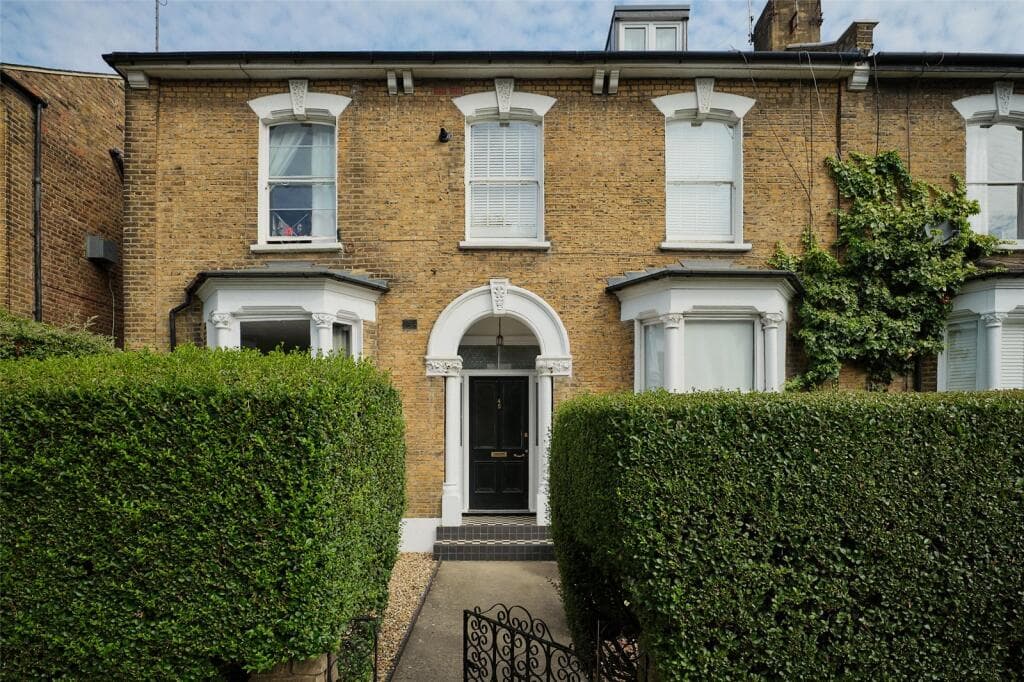 2 bedroom apartment for sale in Lordship Park, Stoke Newington, Hackney, London, N16