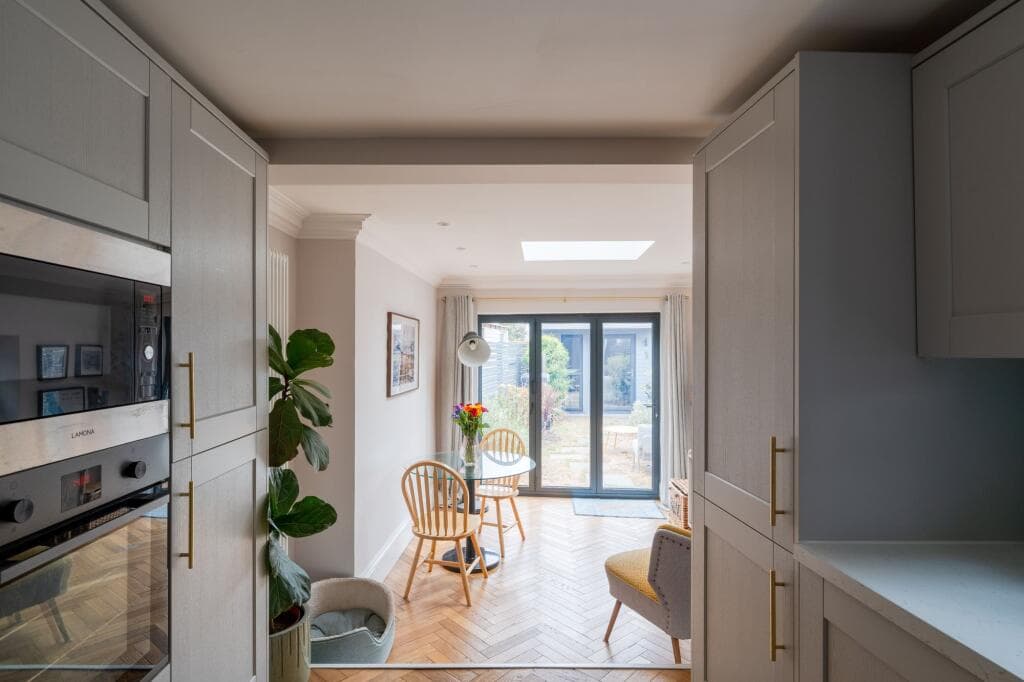 2 bedroom flat for sale in High Road Leyton, London, E15