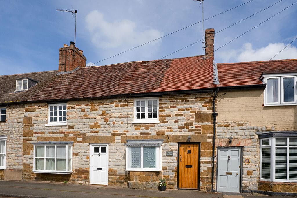 3 bedroom cottage for sale in Kineton, CV35