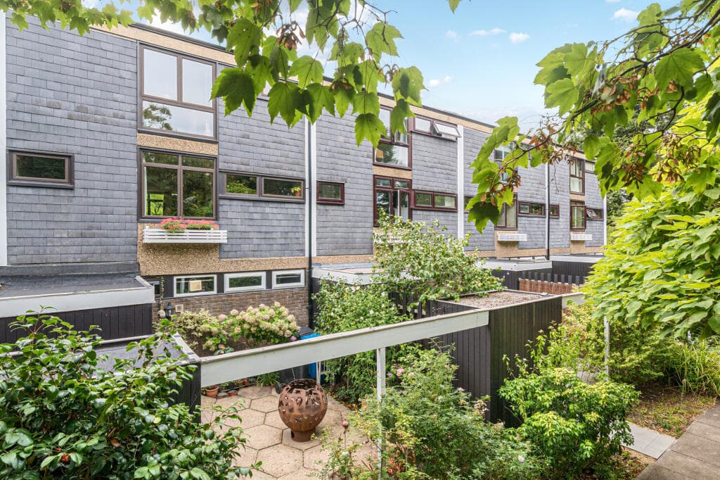 3 bedroom maisonette for sale in Edinburgh Gardens, Windsor, SL4