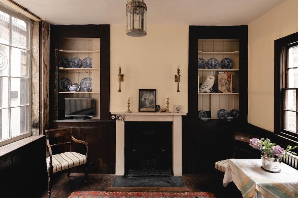 2 bedroom town house for sale in Goodwin's Court, Covent Garden, London, WC2N