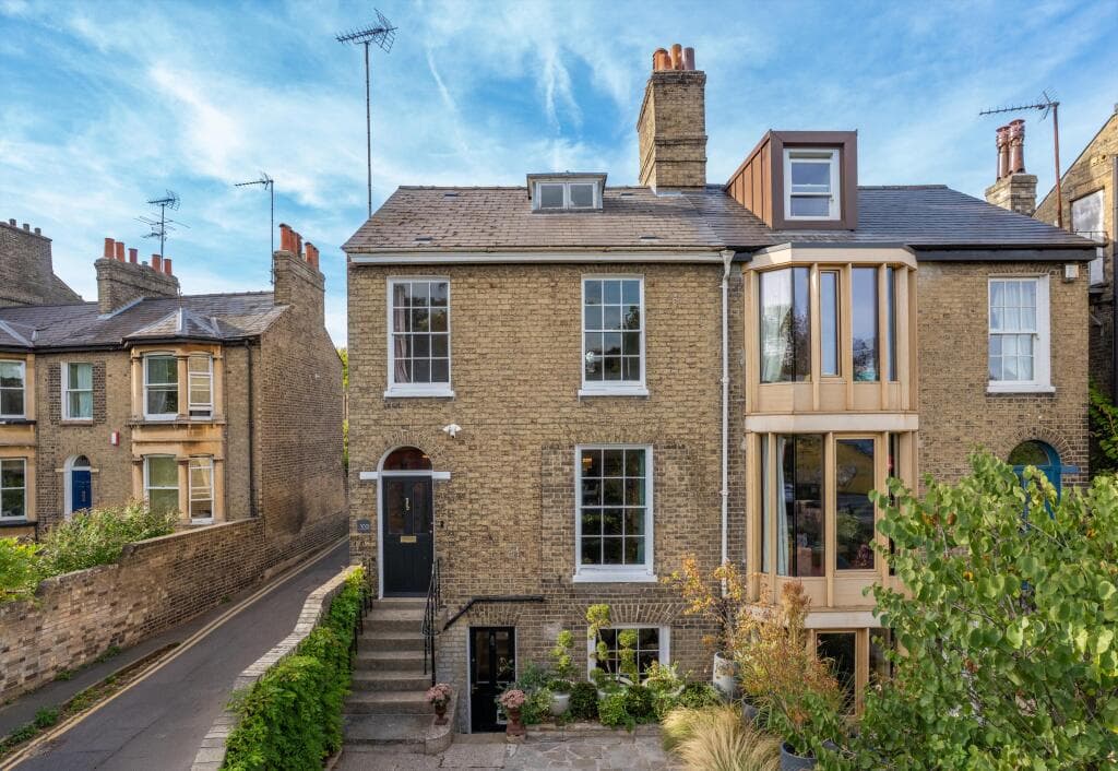 4 bedroom end of terrace house for sale in Chesterton Road, Cambridge, Cambridgeshire CB4