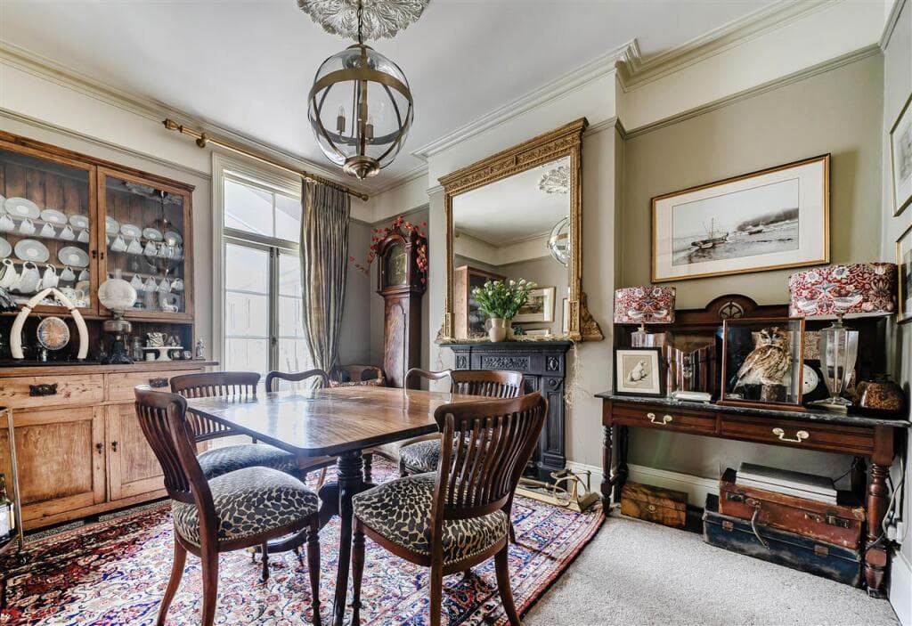 4 bedroom semi-detached house for sale in Waterloo Road, Bedford, MK40