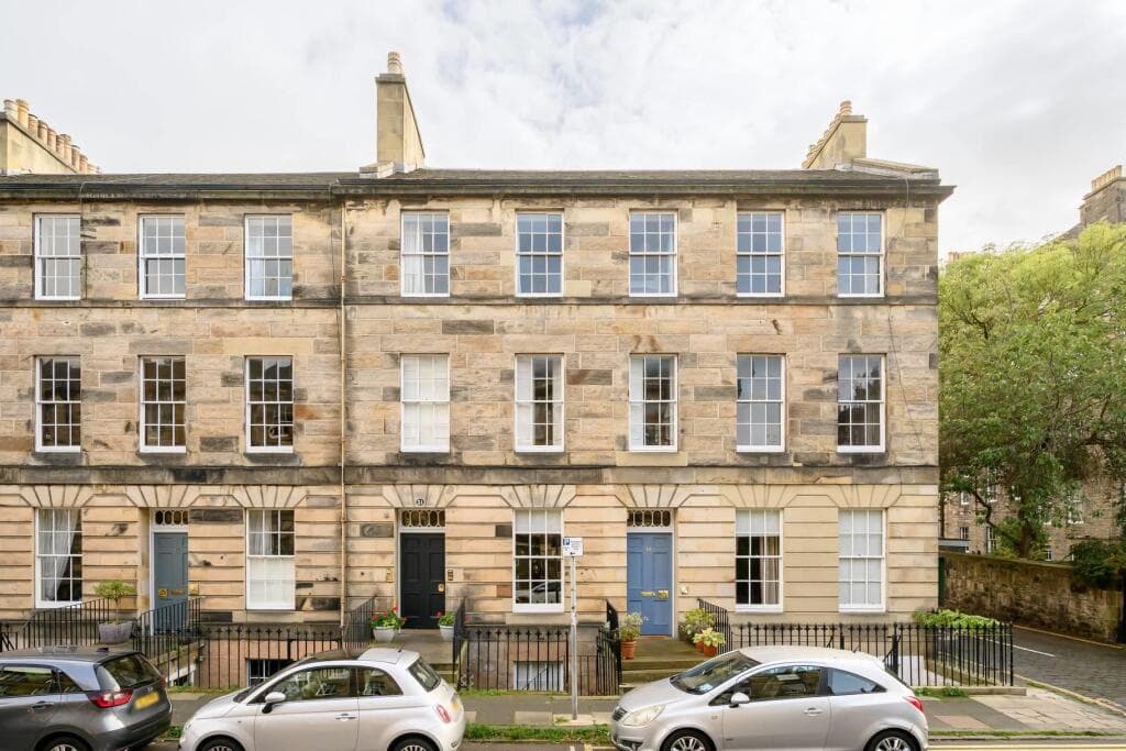 2 bedroom flat for sale in Cumberland Street, Edinburgh, Midlothian, EH3