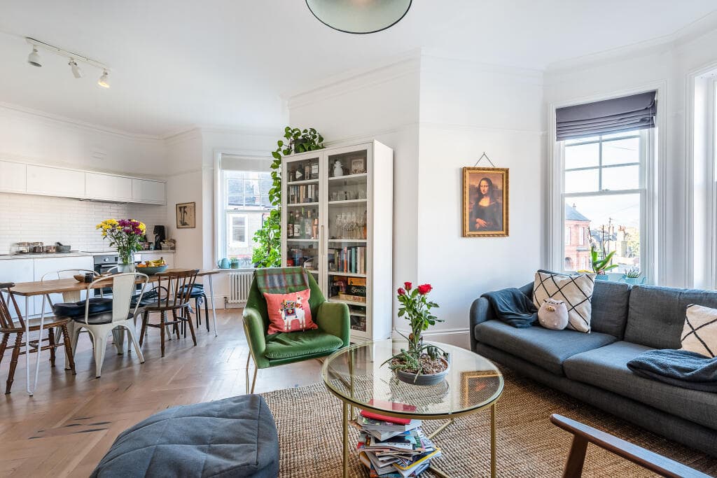 3 bedroom flat for sale in Lydhurst Avenue, London, SW2