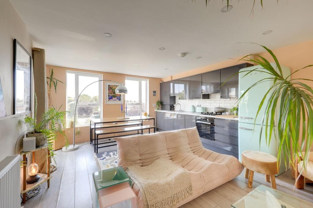 1 bedroom flat for sale in Brockley Rise, Forest Hill, SE23