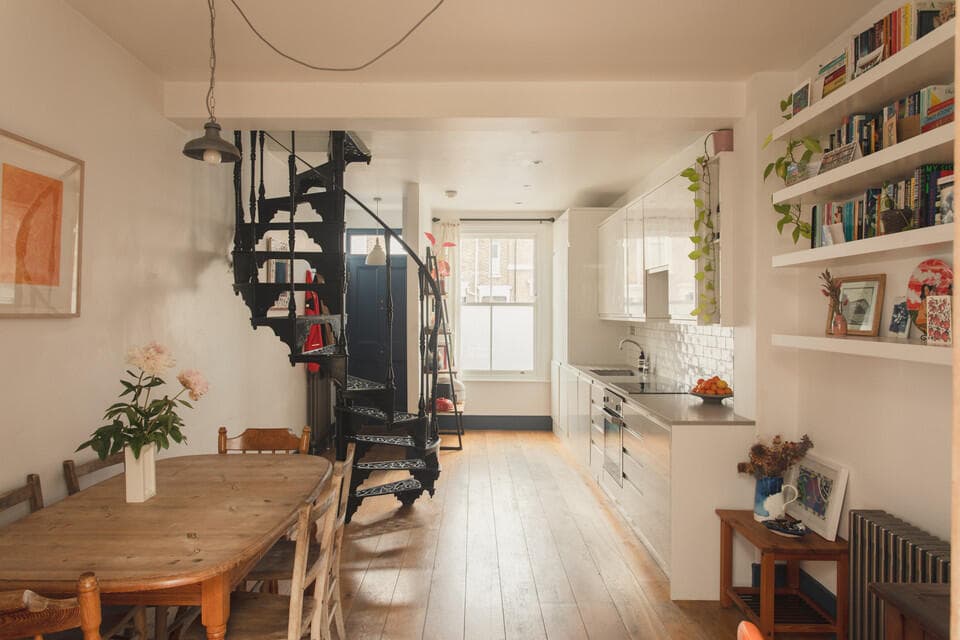 2 bedroom cottage for sale in Malpas Road, Brockley, London, SE4
