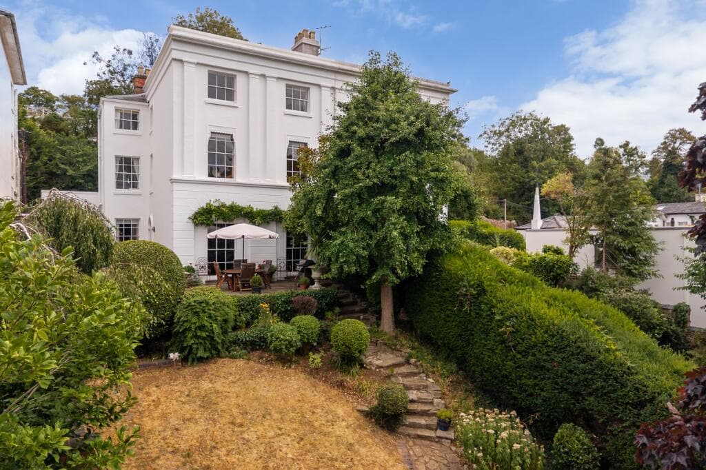 5 bedroom house for sale in Lark Hill, walking distance to Worcester city centre, WR5