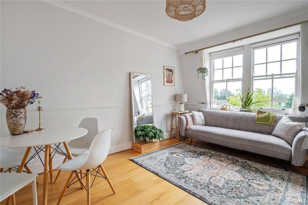 1 bedroom apartment for sale in Thornhill Road, Barnsbury, London, N1