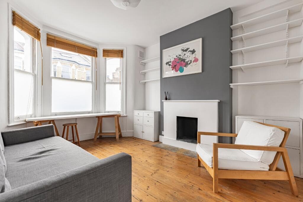 1 bedroom flat for sale in Ballater Road, London, SW2