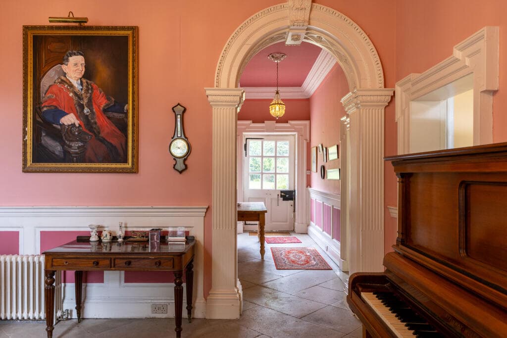 8 bedroom detached house for sale in Castle Hill, Farnham, GU9