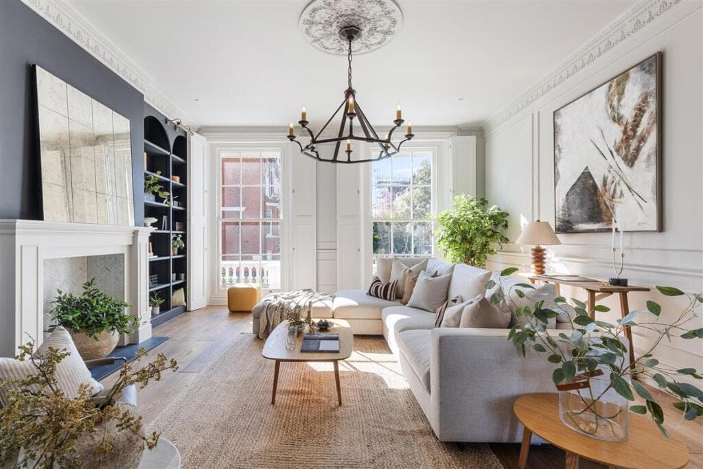 4 bedroom flat for sale in Kensington Church Street, W8