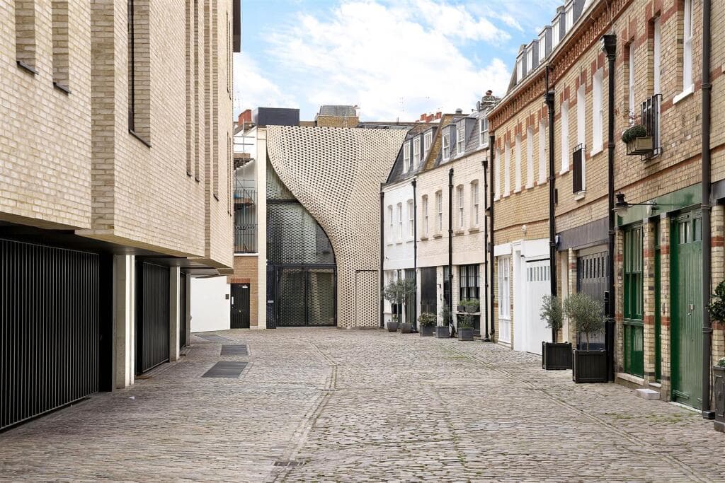 3 bedroom house for sale in Grosvenor Crescent Mews, London, SW1X