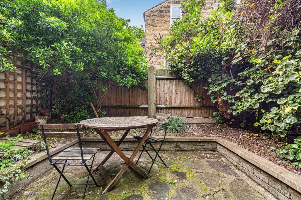 1 bedroom flat for sale in Ballater Road, Brixton, London, SW2