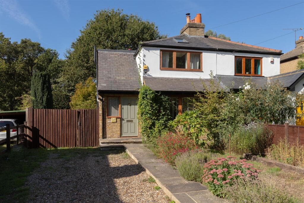 3 bedroom cottage for sale in Forest Rise, Walthamstow, E17