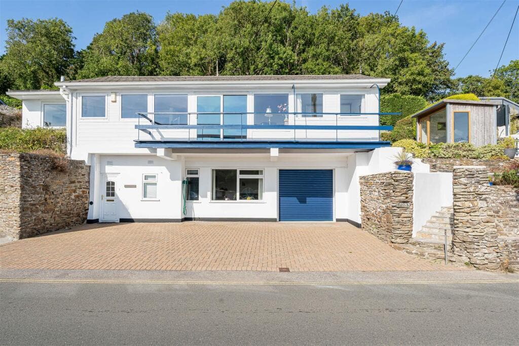 3 bedroom detached house for sale in Malpas, Truro., TR1