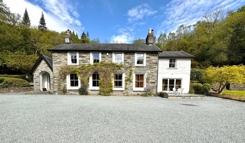 6 bedroom house for sale in Betws-Y-Coed, LL24