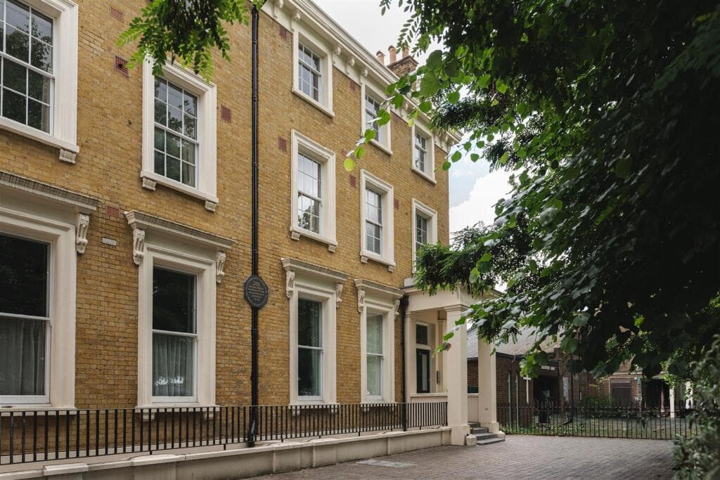 3 bedroom apartment for sale in Lower Clapton Road, Hackney, London, E5