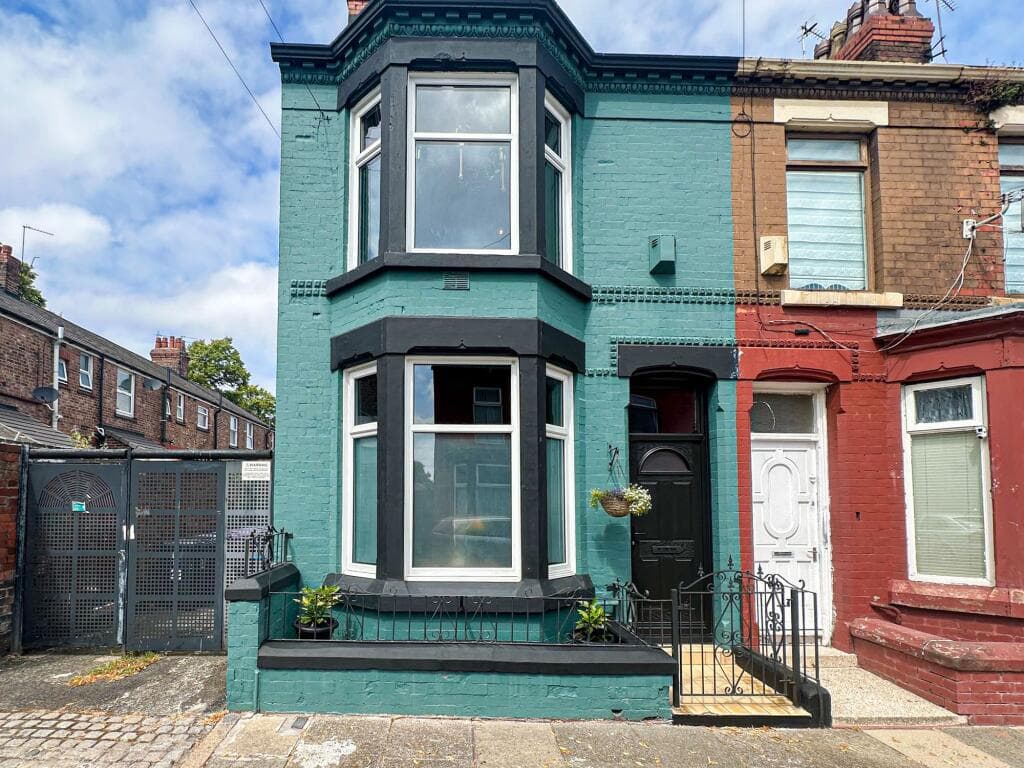 3 bedroom end of terrace house for sale in Elstree Road, Liverpool, L6