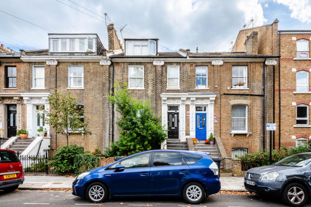 1 bedroom flat for sale in Colvestone Crescent, Hackney, London, E8
