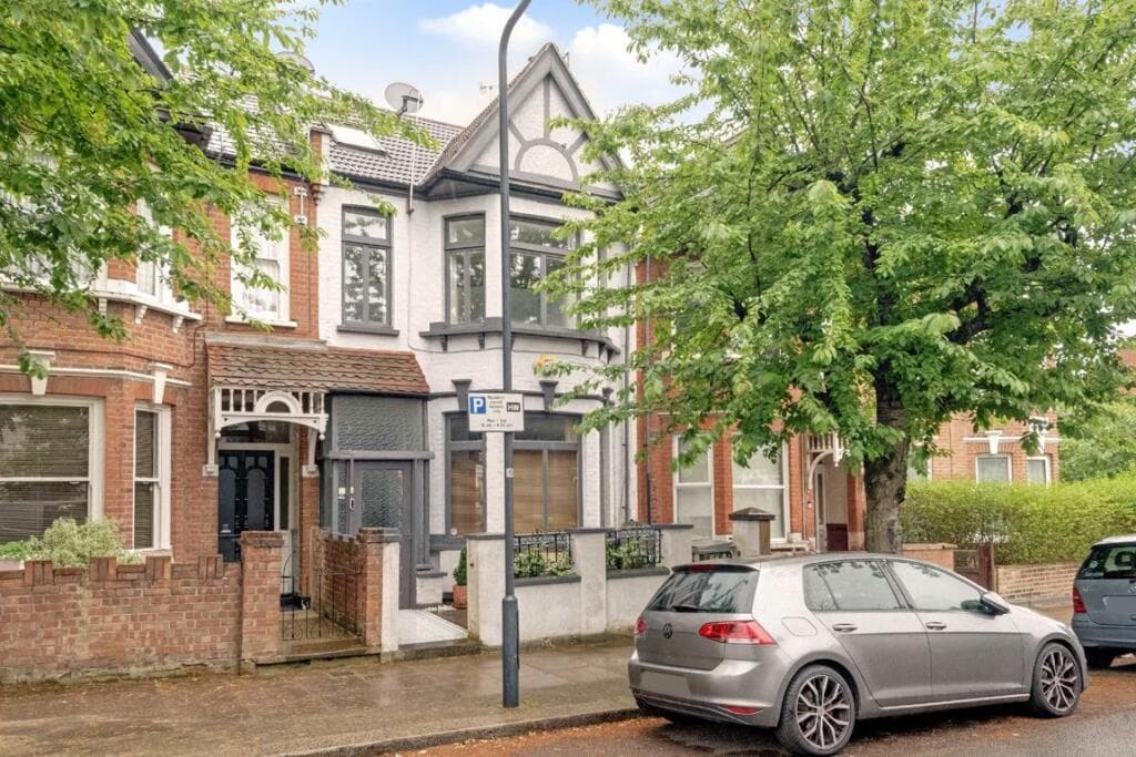 2 bedroom flat for sale in Ancona Road, Willesden Junction, NW10