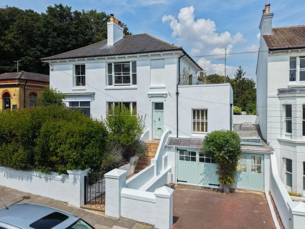 5 bedroom semi-detached house for sale in Clermont Road, Brighton, BN1