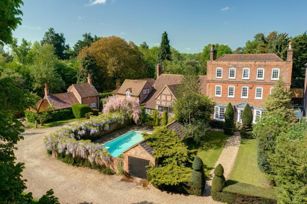 7 bedroom detached house for sale in Wycombe End, Beaconsfield, Buckinghamshire, HP9