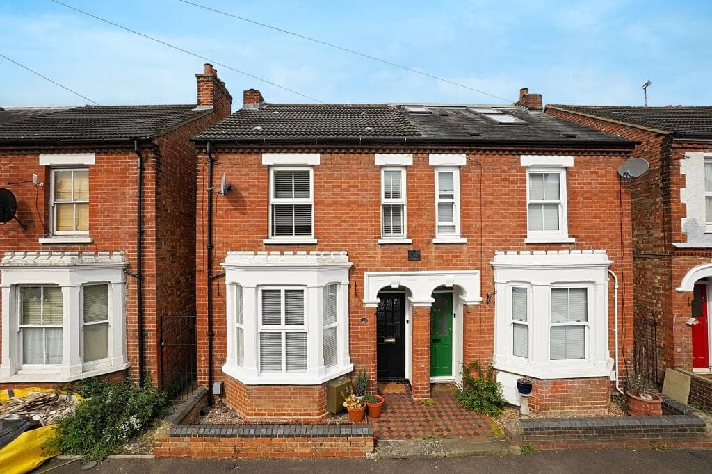 2 bedroom semi-detached house for sale in George Street | Bedford | Beds | M40 | lovely house, MK40