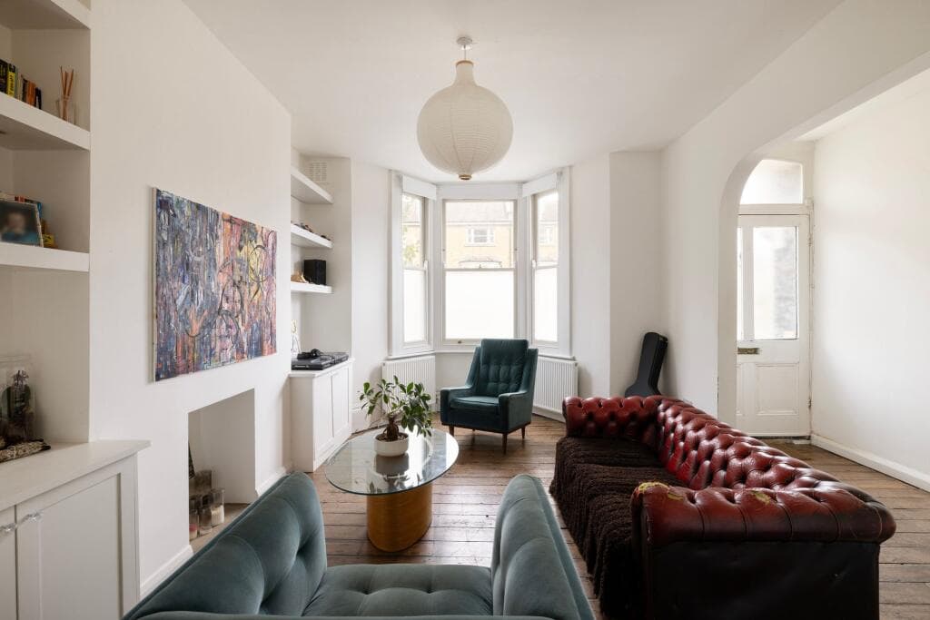 2 bedroom flat for sale in Malvern Road, Hackney, E8
