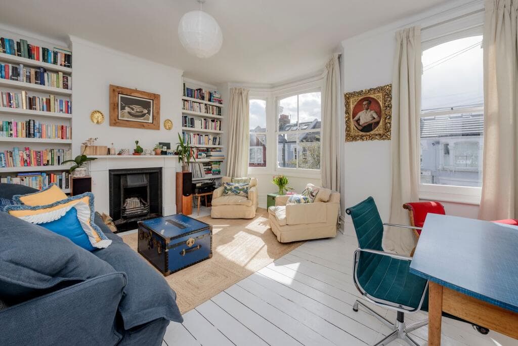 2 bedroom flat for sale in Ashburnham Road, Kensal Rise, London NW10