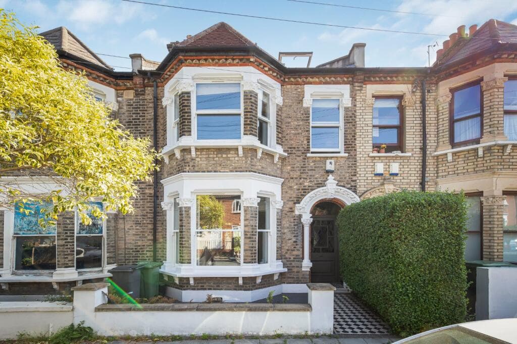 5 bedroom terraced house for sale in Fairmount Road, Brixton, London, SW2