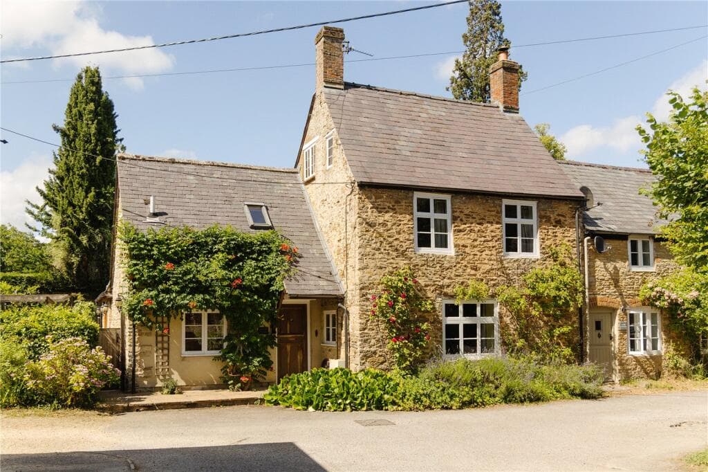 3 bedroom semi-detached house for sale in Buckland, Faringdon, Oxfordshire, SN7