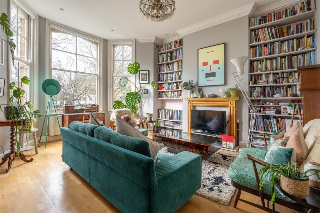 2 bedroom flat for sale in Lower Clapton Road, Hackney, E5