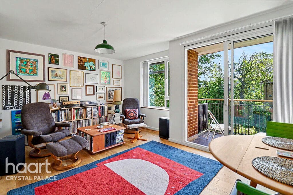 2 bedroom flat for sale in Windsor Grove, LONDON, SE27