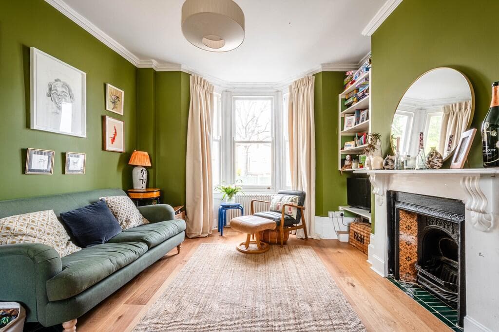 3 bedroom maisonette for sale in Colenso Road, E5