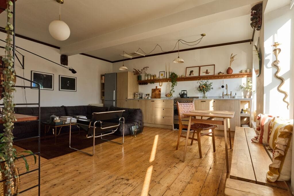 1 bedroom flat for sale in The Chestnuts, Bishop's Close, Walthamstow, London, E17