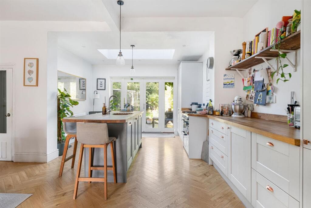 3 bedroom terraced house for sale in Osborne Road, Petersfield, GU32