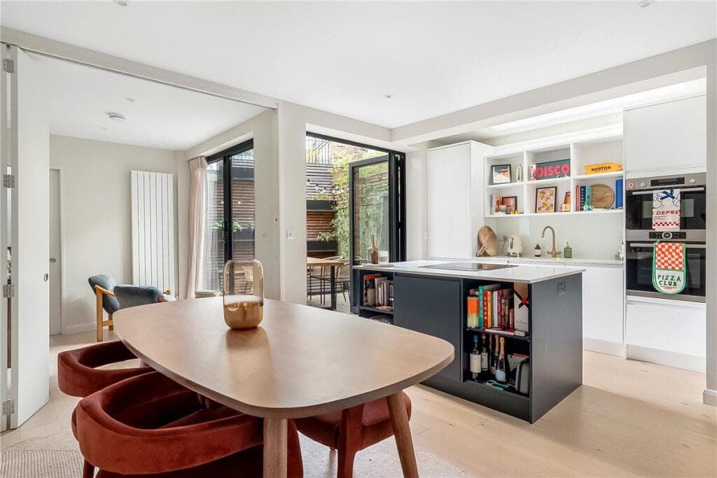 2 bedroom terraced house for sale in Nottingham Road, London, SW17