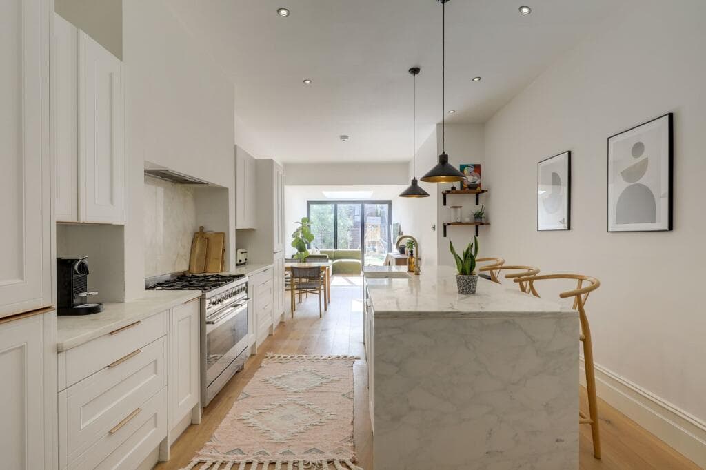 3 bedroom flat for sale in Penerley Road, Catford, SE6