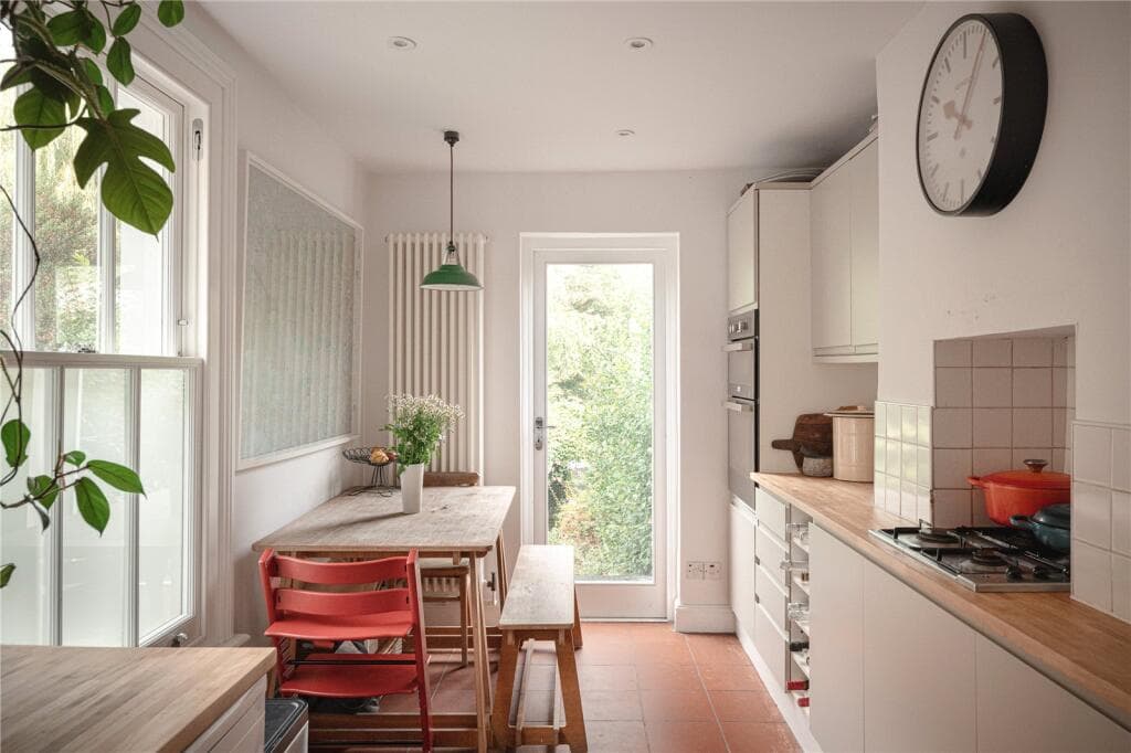 2 bedroom apartment for sale in Chisenhale Road, Bow, London, E3