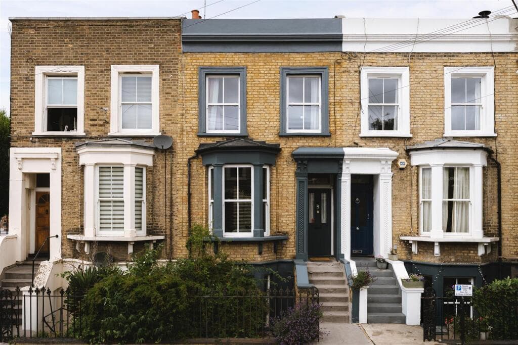 3 bedroom house for sale in Valentine Road, Hackney, E9