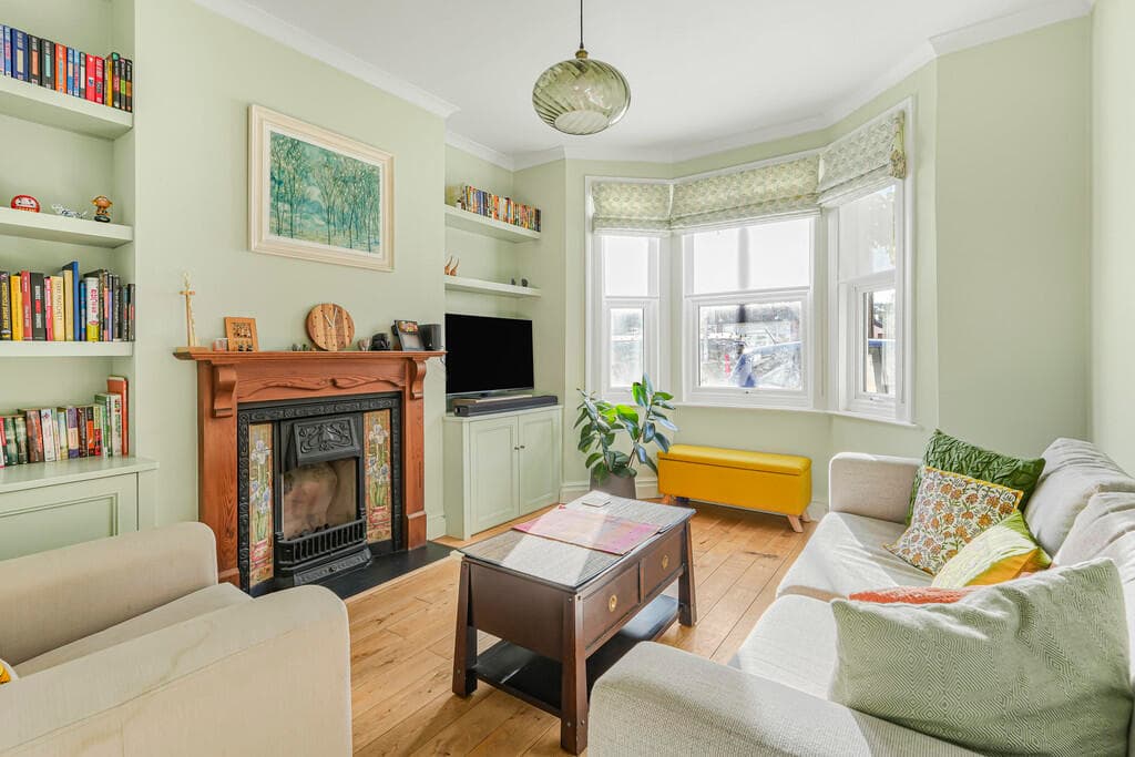 3 bedroom end of terrace house for sale in Ravenscar Road, Surbiton, KT6
