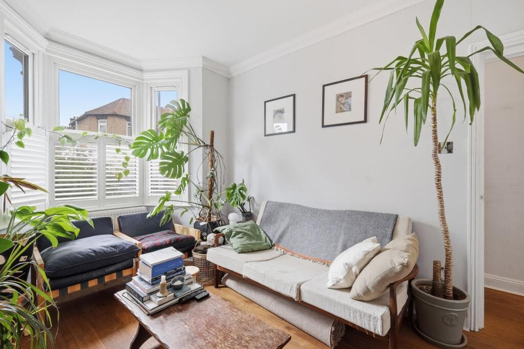 2 bedroom flat for sale in Francis Road, Leyton, E10
