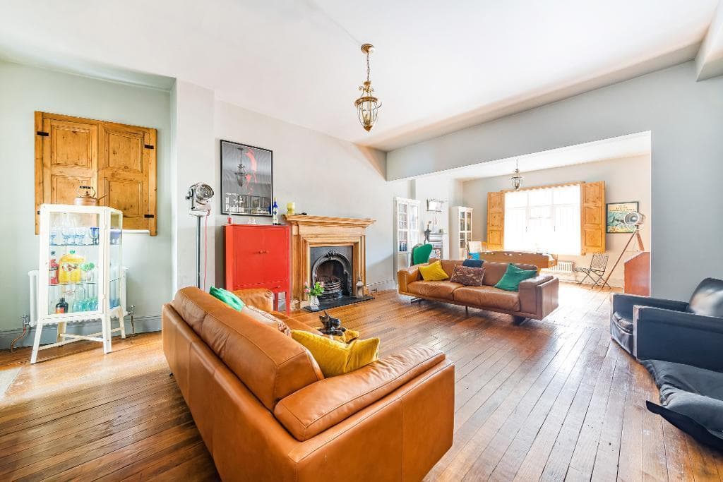 3 bedroom character property for sale in Long Street, Dursley, GL11 4HR, GL11