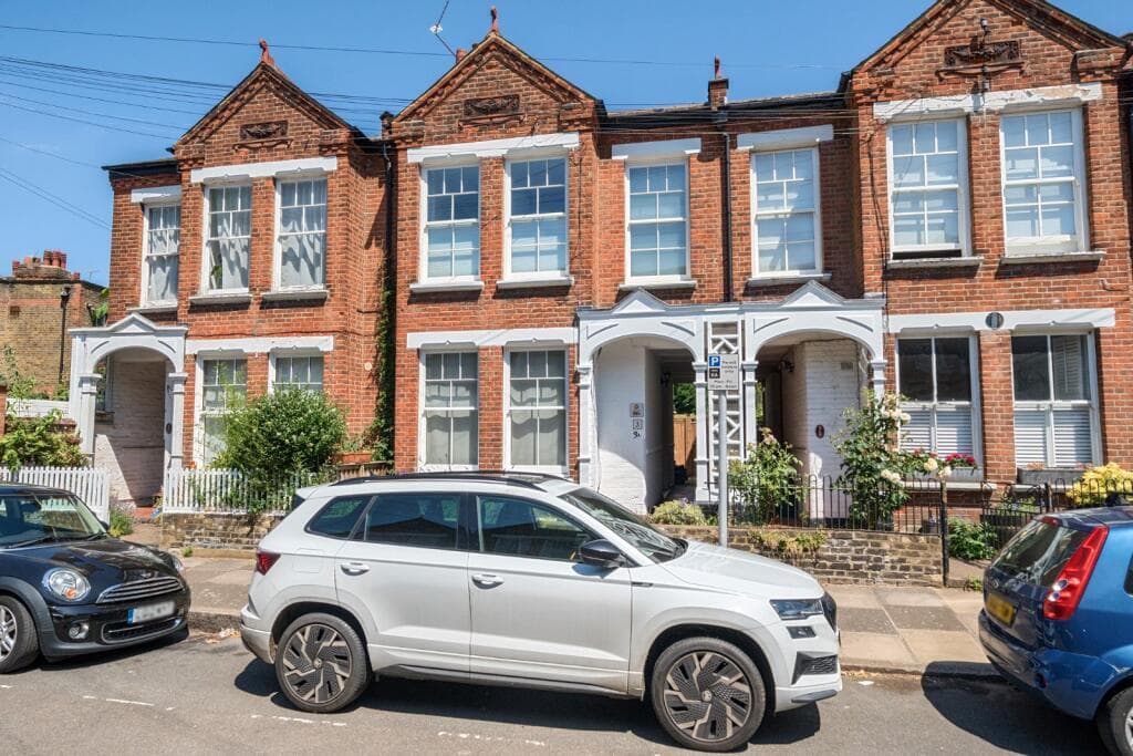 2 bedroom maisonette for sale in North Avenue,
Richmond, TW9