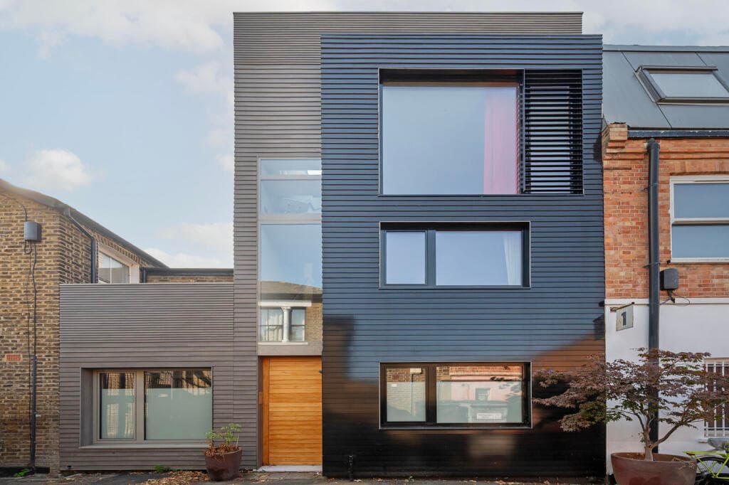 2 bedroom mews property for sale in Trafalgar Mews, Hackney Wick, London, E9