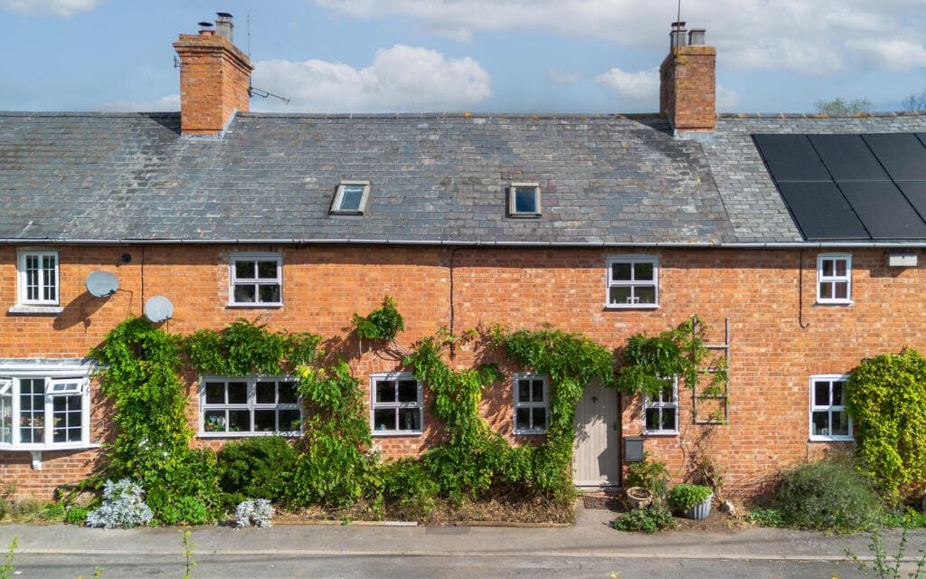 4 bedroom terraced house for sale in Broadwell, Rugby, CV23